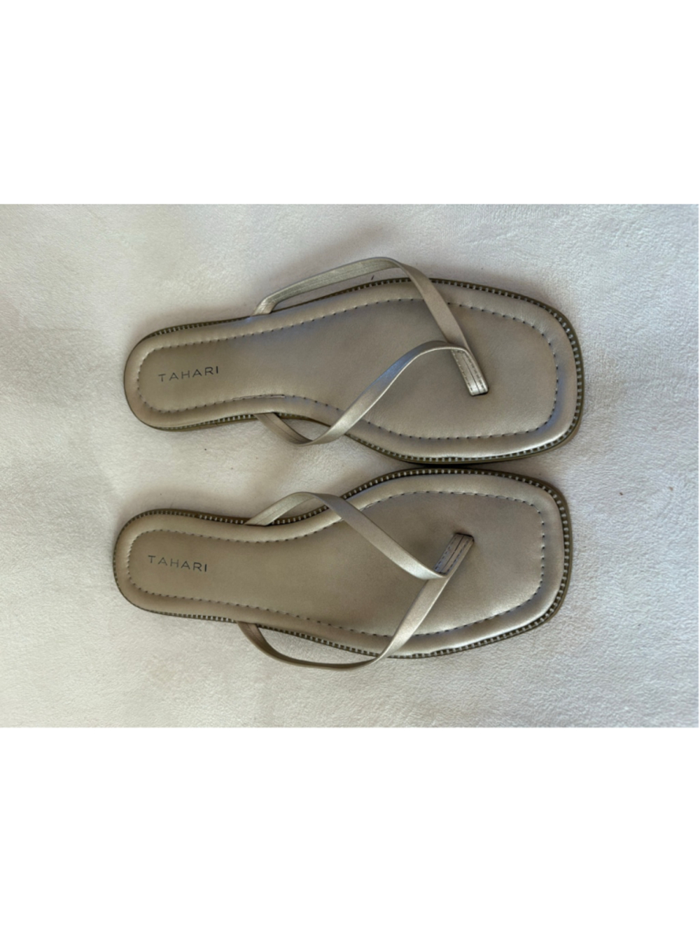Women's Tahari Gold Colette Thong Sandals Size 9